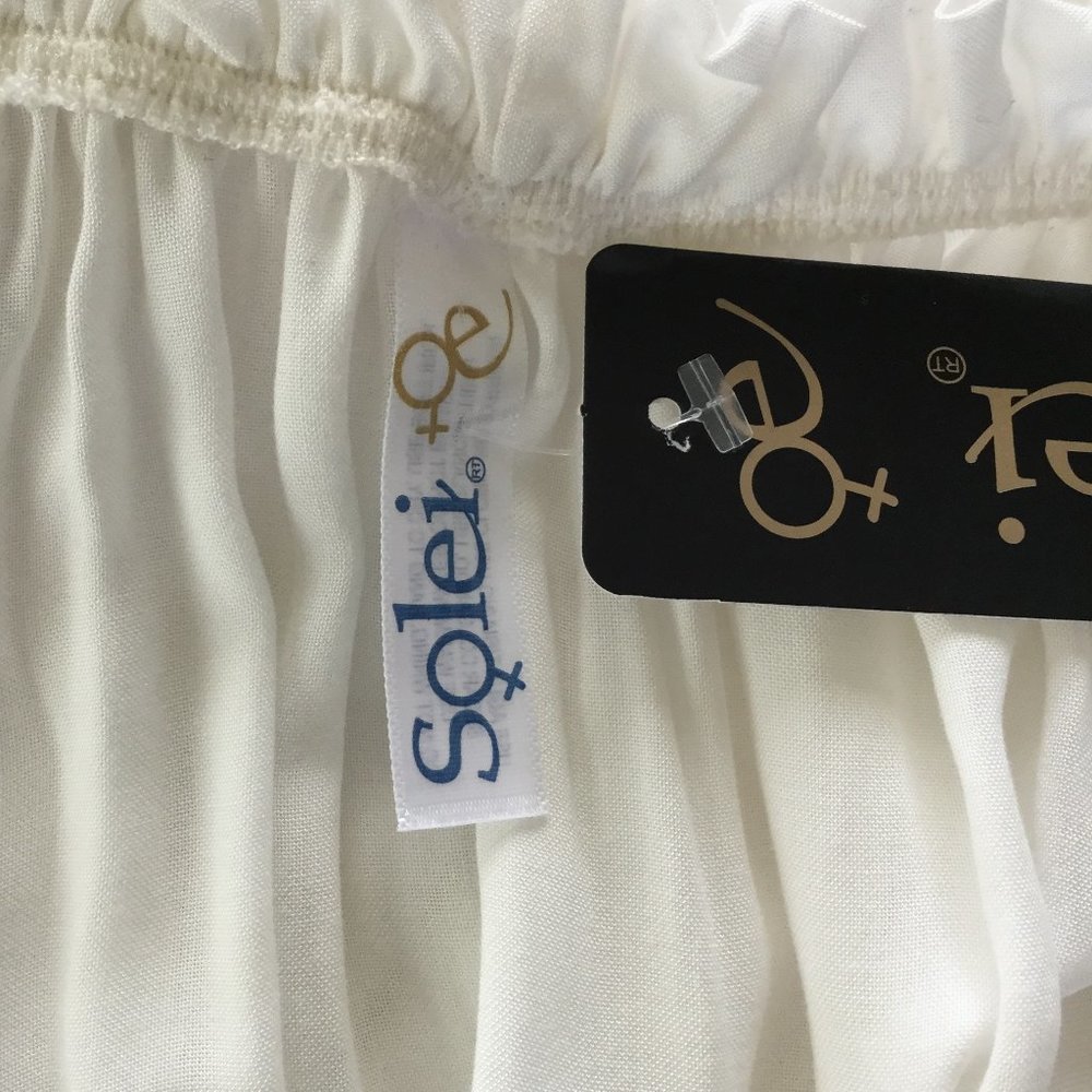 Solei White Peasant top, beautiful embroidery, - Picture 5 of 7